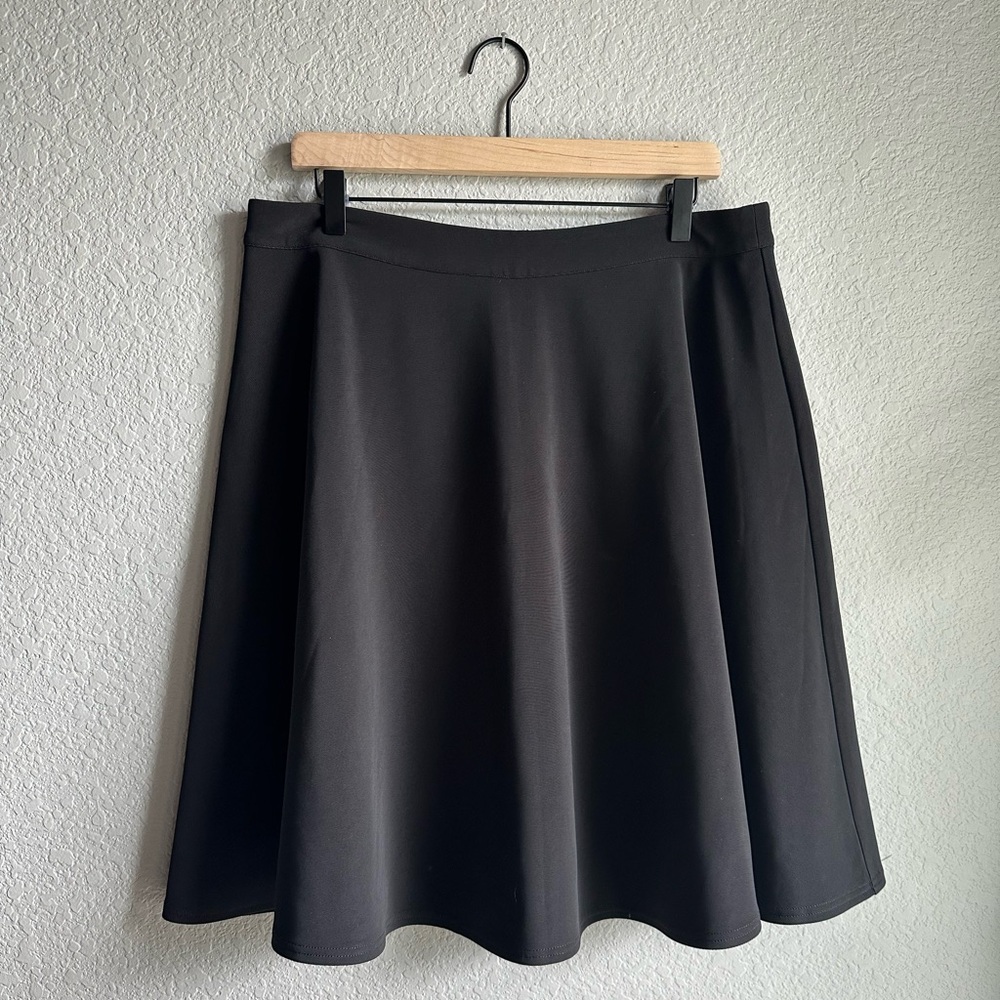 🖤F21 Black Classic Midi Skater Skirt